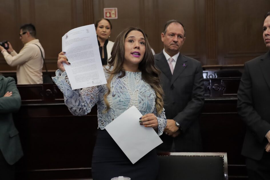 Xóchitl Ruiz González impulsa la dignificación laboral y salarial en la FGE y es aprobada por el Pleno del Congreso