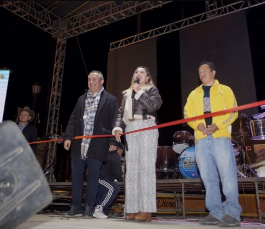 Dayana Pérez Mendoza acompaña y brinda apoyo económico en la celebración de Santa Cecilia en Zirahuén