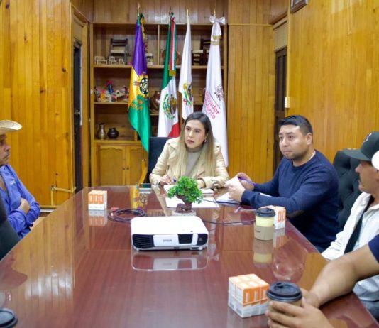 Refuerza Dayana Pérez atención en salud con entrega de antiveneno en comunidades de Salvador Escalante