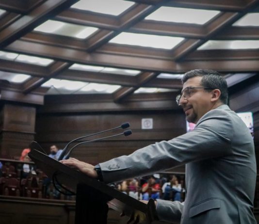 Toño Mendoza presenta iniciativa para garantizar sanitarios públicos, gratuitos y accesibles en gasolineras de Michoacán