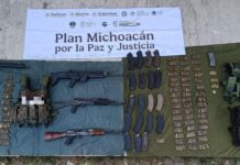 SSP y fuerzas federales detienen a hombre en posesión de armamento, en Apatzingán