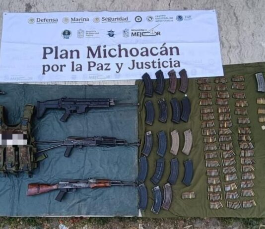 SSP y fuerzas federales detienen a hombre en posesión de armamento, en Apatzingán