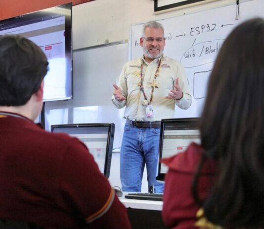 Impulsa Michoacán talento digital a través de formación especializada en Inteligencia Artificial: Bedolla