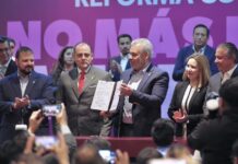 Bedolla firma decreto histórico que pone fin a la herencia de deudas en Michoacán