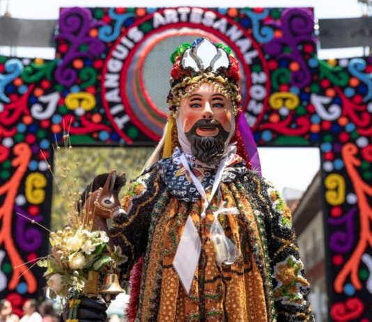 Música, color y tradición: Así se vivió el espectacular desfile del Tianguis Domingo de Ramos
