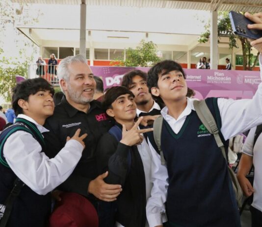 Entrega Bedolla más de 8 mil 500 chips del Programa D4TA a estudiantes de Conalep