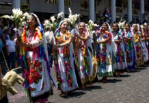 Cocineras tradicionales presentes en el Tianguis Artesanal de Domingo de Ramos