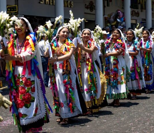 Cocineras tradicionales presentes en el Tianguis Artesanal de Domingo de Ramos
