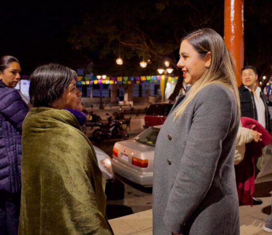 Dayana Pérez Mendoza acompaña con emoción a adultos mayores del programa Reencuentros Que Enamoran