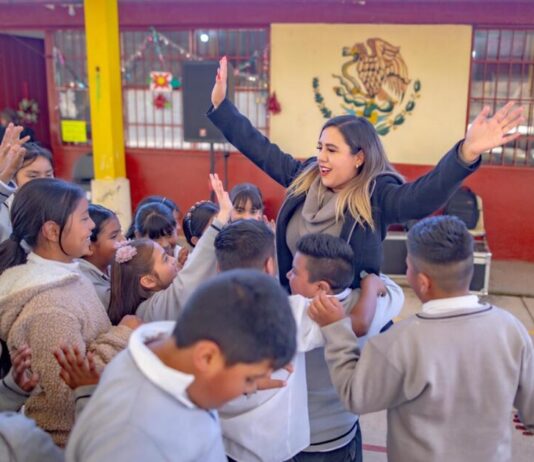 Dayana Pérez da arranque a la Campaña de Salud Visual “Ver bien para aprender mejor” en Salvador Escalante