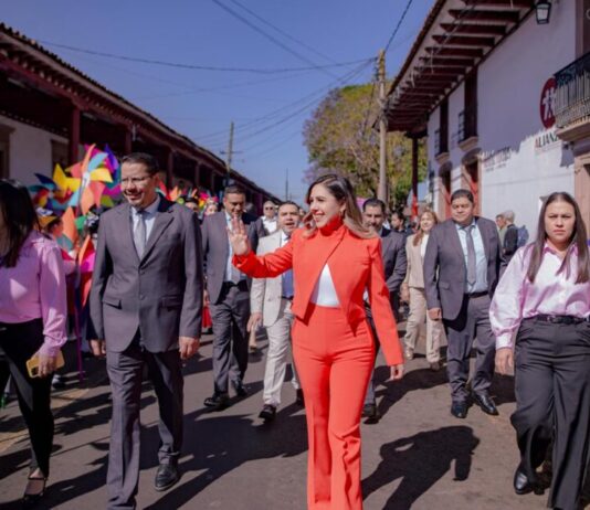 Dayana Pérez conmemora el natalicio de Benito Juárez y celebran la llegada de la primavera en Salvador Escalante