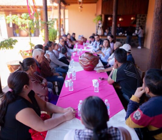 Fortalece Dayana Pérez diálogo con artesanos rumbo a Semana Santa en Salvador Escalante