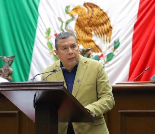 Celebra Barragán aprobación de reforma que planteó para regular el uso de celulares en primaria y secundaria