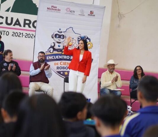Asiste Adriana Campos al Encuentro Regional de Ciencia y Robótica en Pátzcuaro
