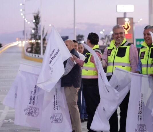 Bedolla abre a la circulación puente del distribuidor vial de la salida a Pátzcuaro