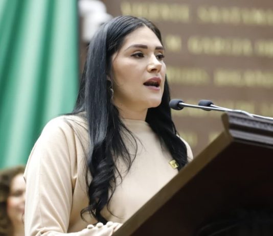 Diana Espinoza presenta iniciativa para la obligatoriedad de la enseñanza de letras cursivas en primaria y secundaria