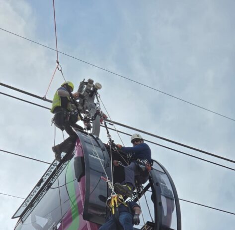 Paramédicos michoacanos se certifican en rescate especializado en teleféricos