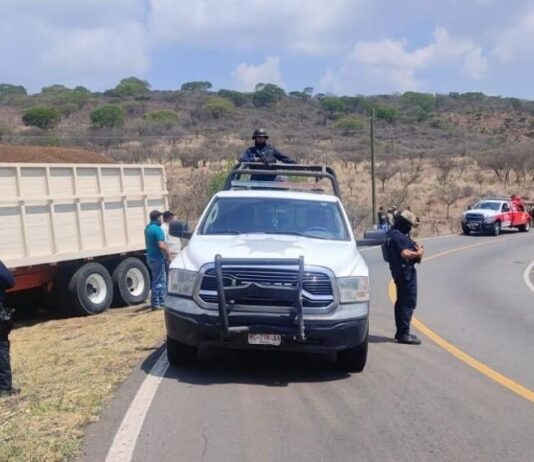 Restablece Guardia Civil libre tránsito tras bloqueo carretero en Cotija