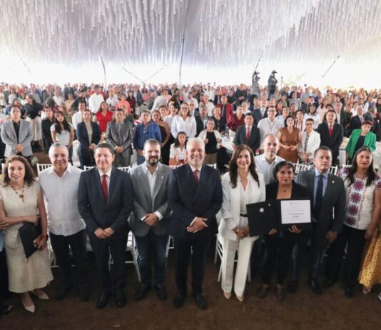 Bedolla reactiva pagos por defunción y premia décadas de labor docente