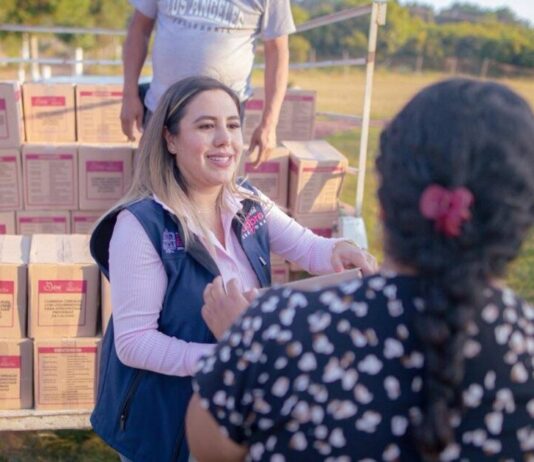 Dayana Pérez Mendoza fortalece apoyo a comunidades con entrega de balastre y despensas en El Romero y El Guayabo