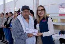 Dayana Pérez acompaña en la entrega de más de 300 tarjetas de programas de bienestar en Salvador Escalante