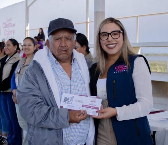 Dayana Pérez acompaña en la entrega de más de 300 tarjetas de programas de bienestar en Salvador Escalante