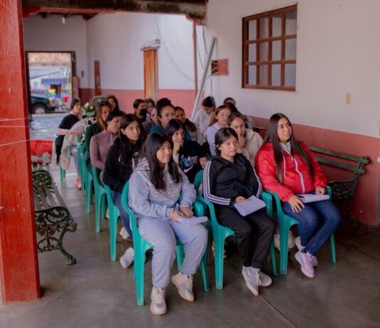 Dayana Pérez impulsa capacitación para mujeres en Zirahuén