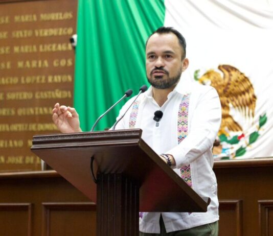 Hugo Rangel impulsa reforma para modernizar taxis
