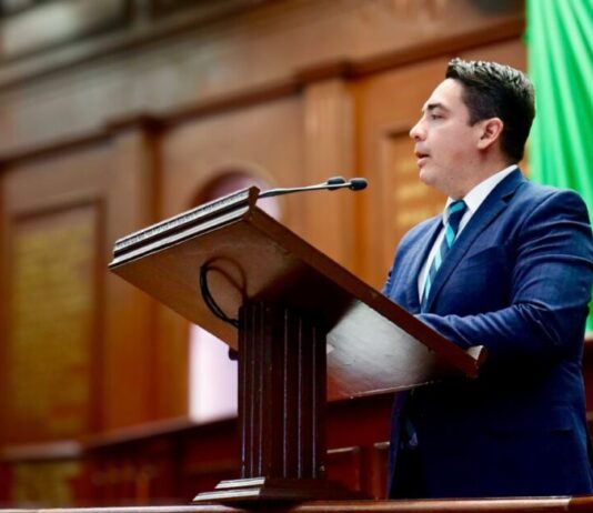 Iván Vera presenta iniciativa para proteger derechos de niñas y niños con padres privados de la libertad