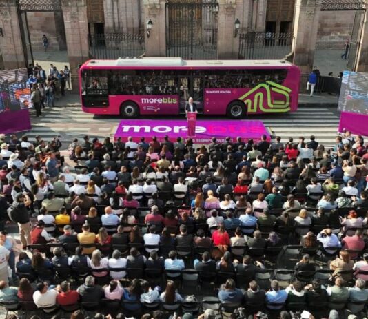 Proyecta Bedolla ampliación de la ruta del Morebús hasta el Mercado Independencia