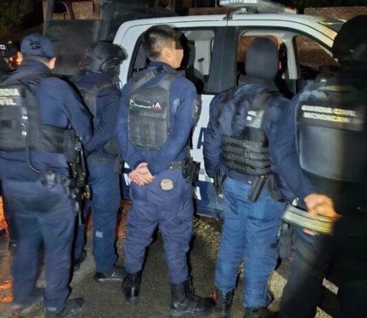 Detienen SSP y Ejército a 9 hombres con armas, uniformes y patrullas clonadas