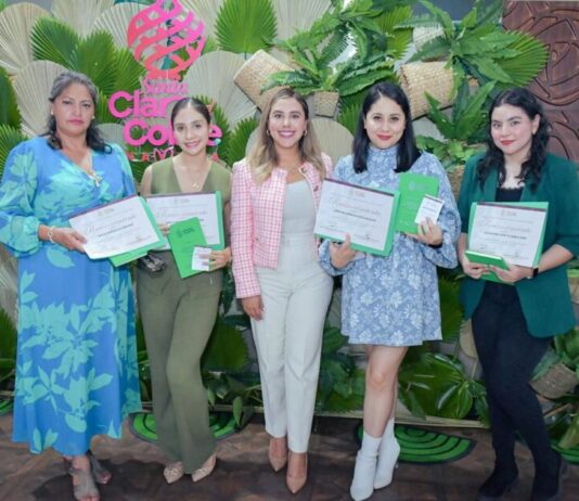 Dayana Pérez reconoce la vocación y entrega de maestras y maestros de Salvador Escalante