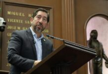 Abraham Espinoza propone que universitarios de psicología y trabajo social hagan su servicio social en escuelas de Michoacán