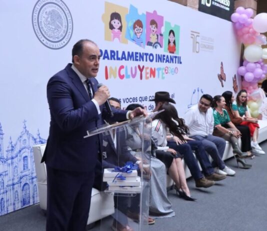 Al darles la bienvenida, diputados motivan a la niñez a alzar la voz para ser factor de cambio en Michoacán