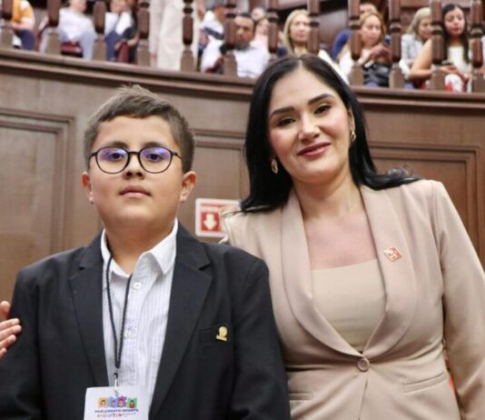 Reconoce Diana Espinoza participación de niños y niñas en el Parlamento Infantil Incluyente 2026