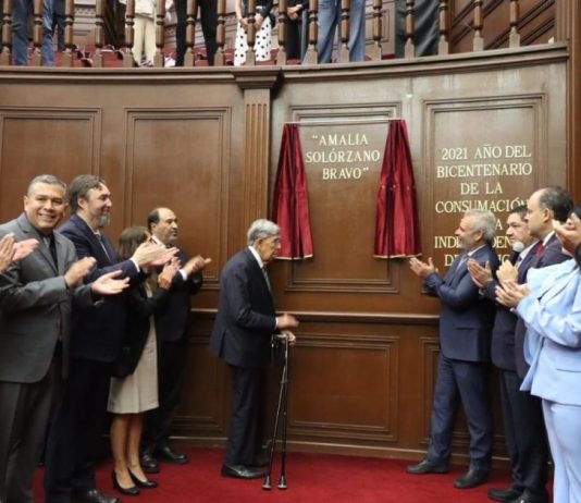 Reconoce Congreso local trayectoria de Amalia Solórzano con letras doradas en recinto legislativo