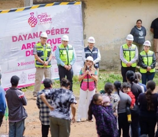 Dayana Pérez arranca obra de pavimentación en calles de Santa Clara del Cobre