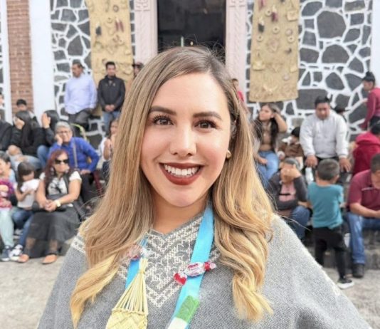 Dayana Pérez acompaña celebración de Corpus Christi y torneo tradicional de básquetbol en Ichupio