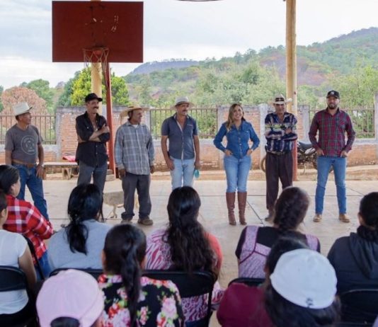 Dayana Pérez fortalece el diálogo con las comunidades de Salvador Escalante