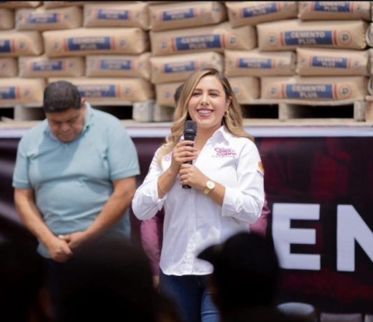 Más de 200 familias de Salvador Escalante reciben apoyo para mejorar sus viviendas: Dayana Pérez