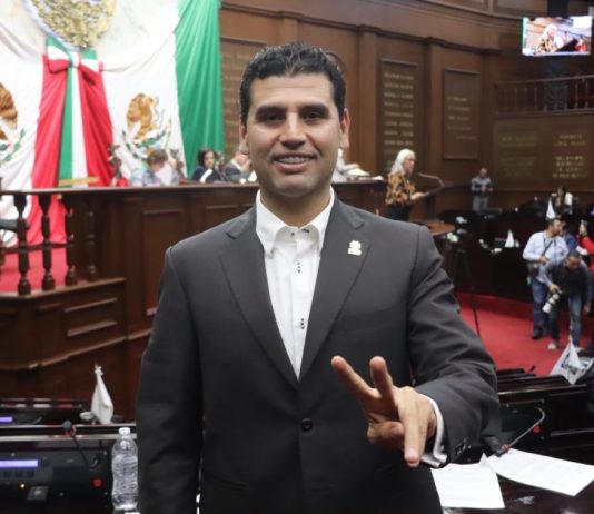 Octavio Ocampo celebra aprobación de reforma constitucional contra la reelección inmediata
