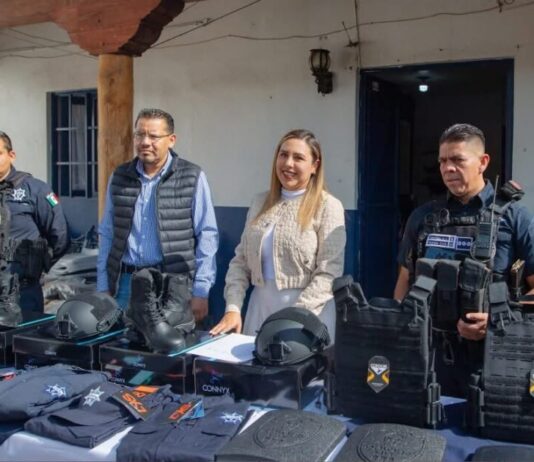 Dayana Pérez Mendoza fortalece a Seguridad Pública con entrega de uniformes y equipamiento