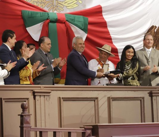 Entrega 76 Legislatura Presea “Suprema Junta Nacional Americana” a las Comunidades Indígenas Mazahua con Autogobierno