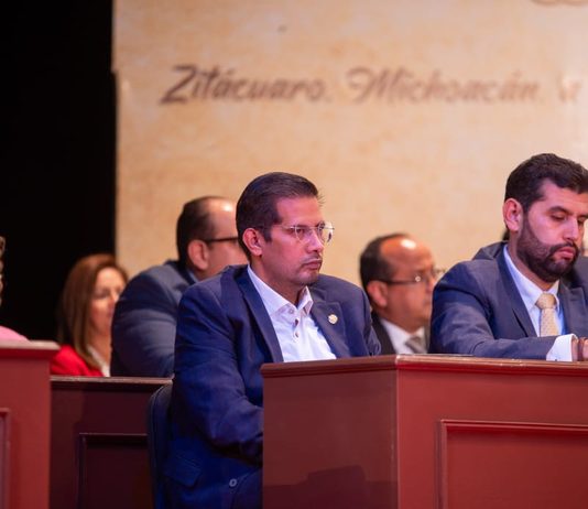 Que los modelos de autogobierno indígena sigan siendo un ejemplo para todas y todos: Conrado Paz, tras entrega de condecoración a comunidades mazahuas