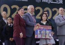 Michoacán garantiza becas universales desde educación básica hasta licenciatura: Bedolla