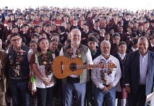 Bedolla fortalece la educación con entrega de 10 mil guitarras de Paracho a secundarias