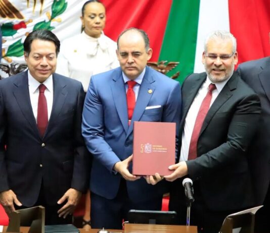 Recibe Congreso del Estado el Quinto Informe de Gobierno del Titular del Ejecutivo