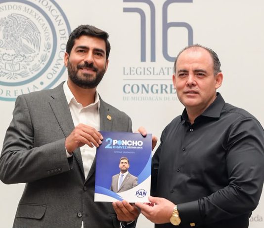 Poncho Chávez entrega Segundo Informe de Actividades Legislativas ante la Mesa Directiva del Congreso