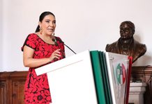 Adriana Campos Huirache reconoce a Guillermo Valencia en su Segundo Informe Legislativo