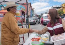 Gladyz Butanda establece contacto directo con comerciantes de Morelia